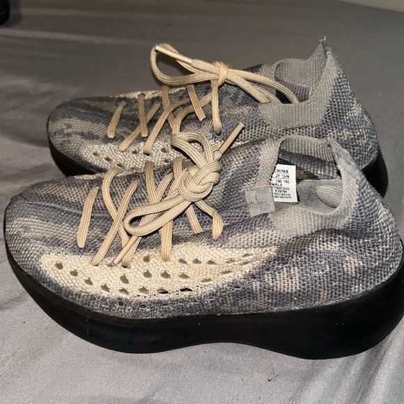 Toddler yeezy - Picture 4 of 6